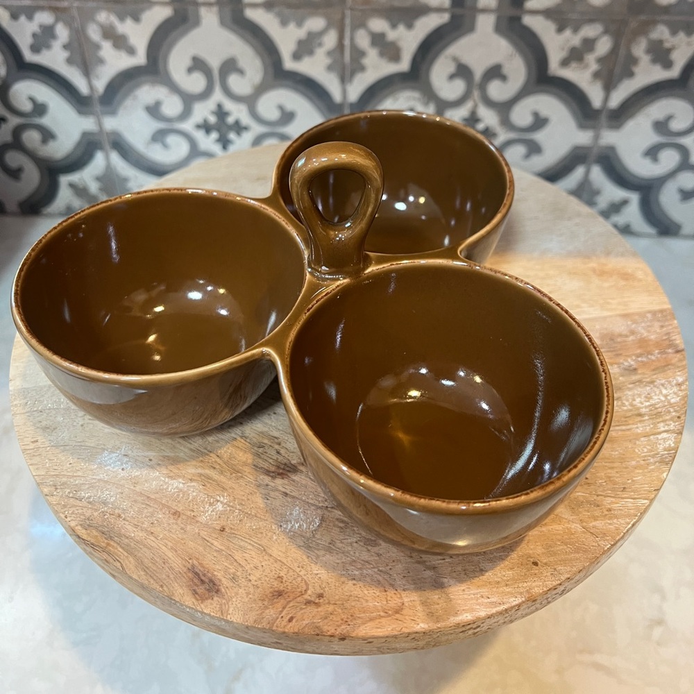 RETRO COOL TASTE OF HOME THREE COMPARTMENT SERVING DISH-WARM BROWN - Picture 1 of 3